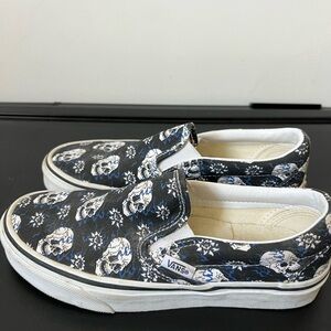 Vans Skulls Boys Shoes size 4.5